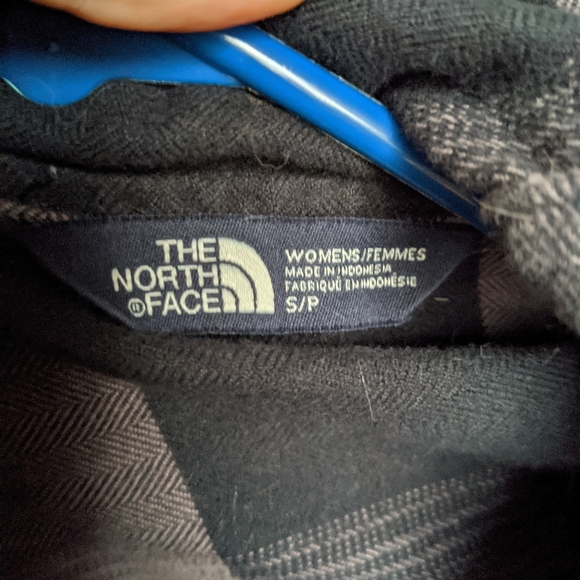 The North Face plaid pullover - Picture 8 of 8